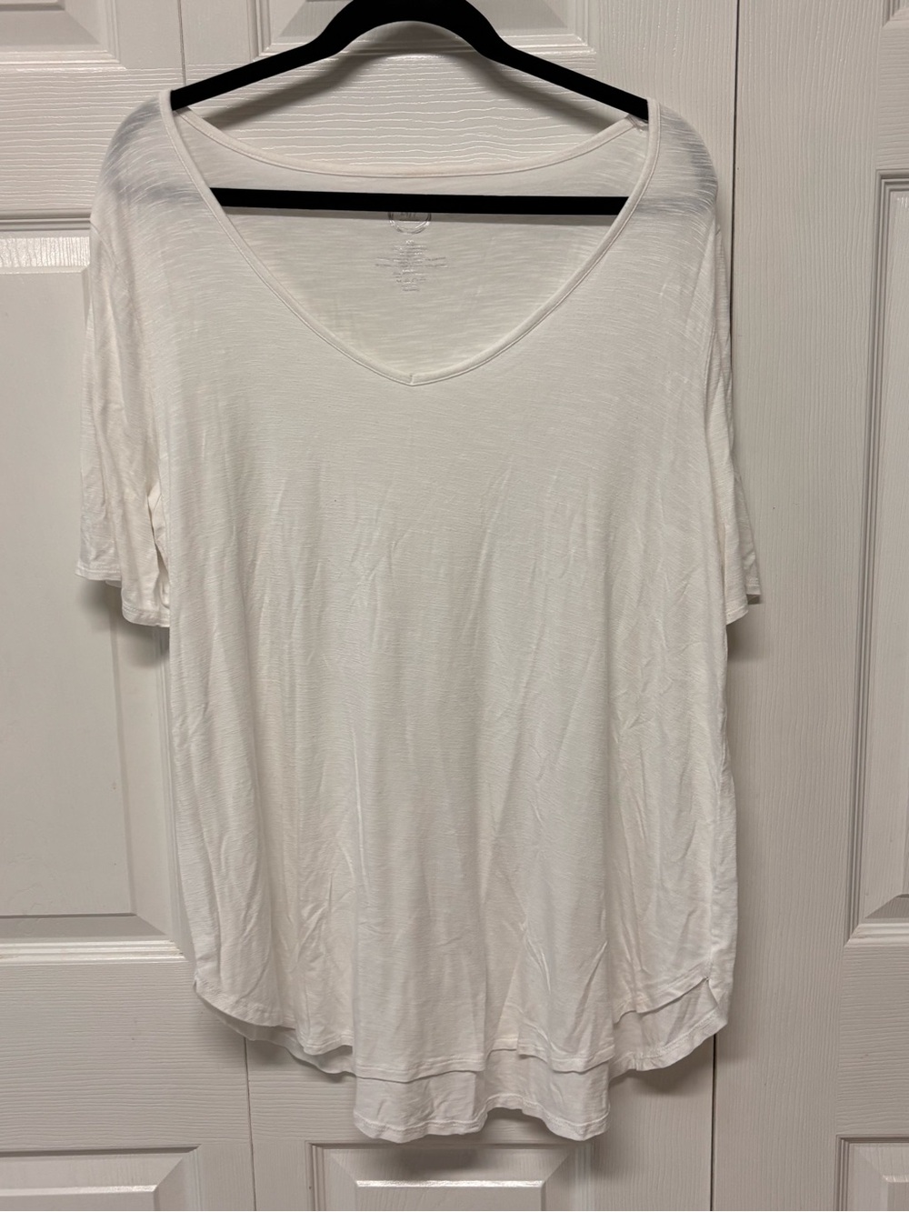 Classic White V-Neck Short Sleeve Tee